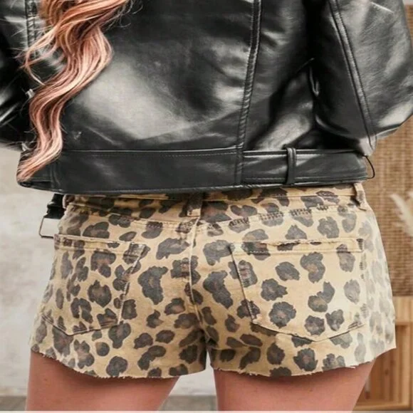 Leopard Print Casual Women's Mid Rise Cut Off Jean Shorts - Picture 4 of 5